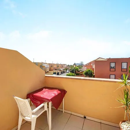Дом отдыха Casa Golfin - Colorful House With Large Terrace In The Sunny South Арона