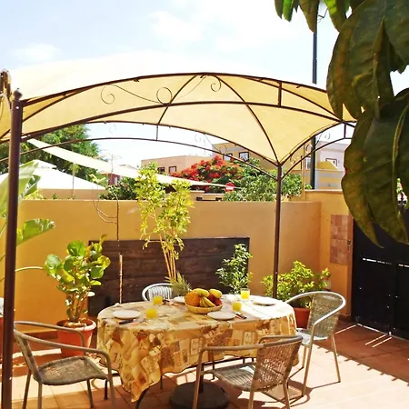 Дом отдыха Casa Golfin - Colorful House With Large Terrace In The Sunny South *