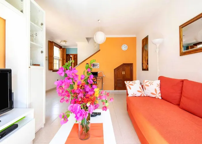Casa vacanze Casa Golfin - Colorful House With Large Terrace In The Sunny South