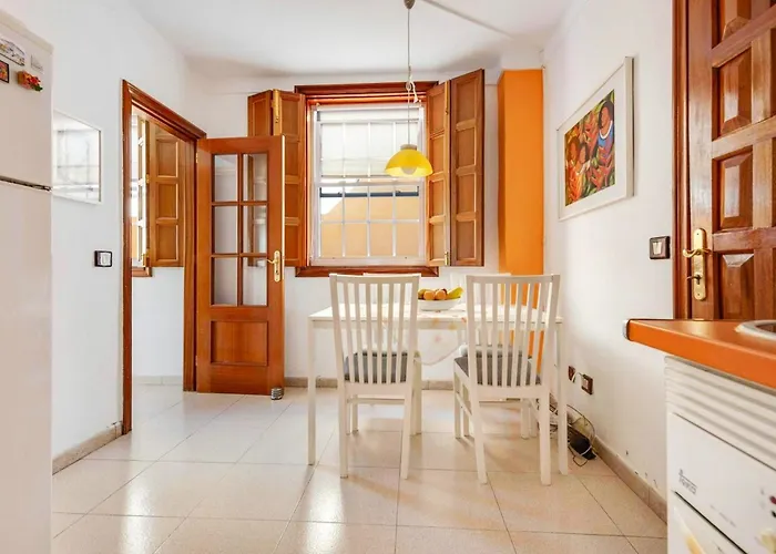 Casa vacanze Casa Golfin - Colorful House With Large Terrace In The Sunny South