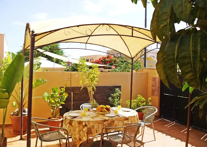 Casa vacanze Casa Golfin - Colorful House With Large Terrace In The Sunny South *