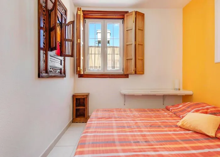펜션 Casa Golfin - Colorful House With Large Terrace In The Sunny South 아로나