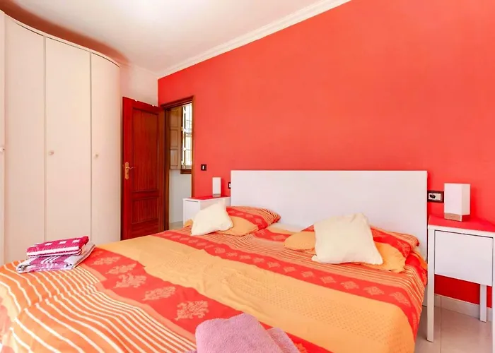 펜션 Casa Golfin - Colorful House With Large Terrace In The Sunny South *