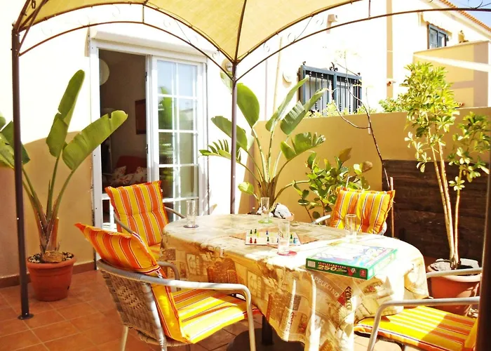 Casa Golfin - Colorful House With Large Terrace In The Sunny South 펜션 아로나