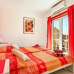 Casa Golfin - Colorful House With Large Terrace In The Sunny South בית נופש ארונה