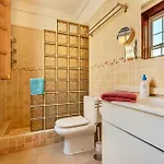 Casa Golfin - Colorful House With Large Terrace In The Sunny South בית נופש