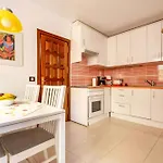 Casa Golfin - Colorful House With Large Terrace In The Sunny South בית נופש
