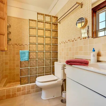 Casa Golfin - Colorful House With Large Terrace In The Sunny South Hébergement de vacances