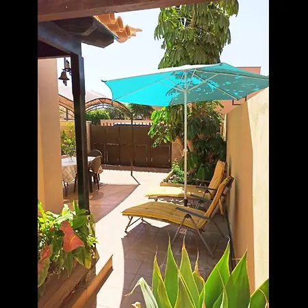 Hébergement de vacances Casa Golfin - Colorful House With Large Terrace In The Sunny South
