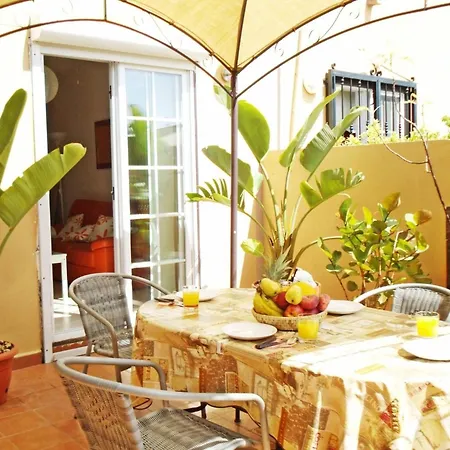 Casa Golfin - Colorful House With Large Terrace In The Sunny South בית נופש *