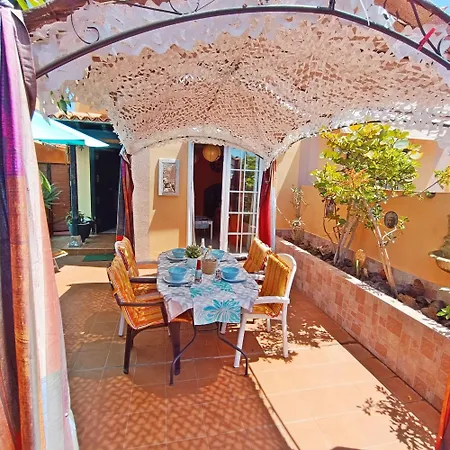 Casa Golfin - Colorful House With Large Terrace In The Sunny South Hébergement de vacances