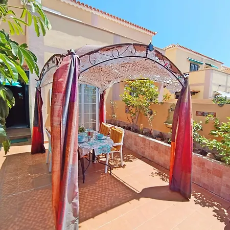 Hébergement de vacances Casa Golfin - Colorful House With Large Terrace In The Sunny South Arona (Tenerife)