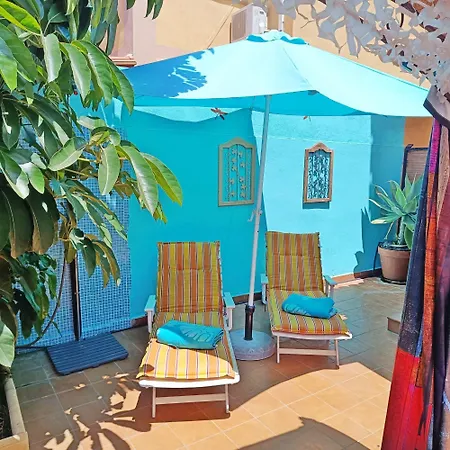 Hébergement de vacances Casa Golfin - Colorful House With Large Terrace In The Sunny South *