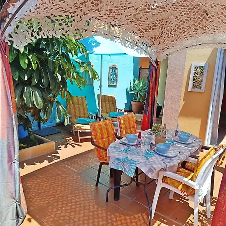 Hébergement de vacances Casa Golfin - Colorful House With Large Terrace In The Sunny South